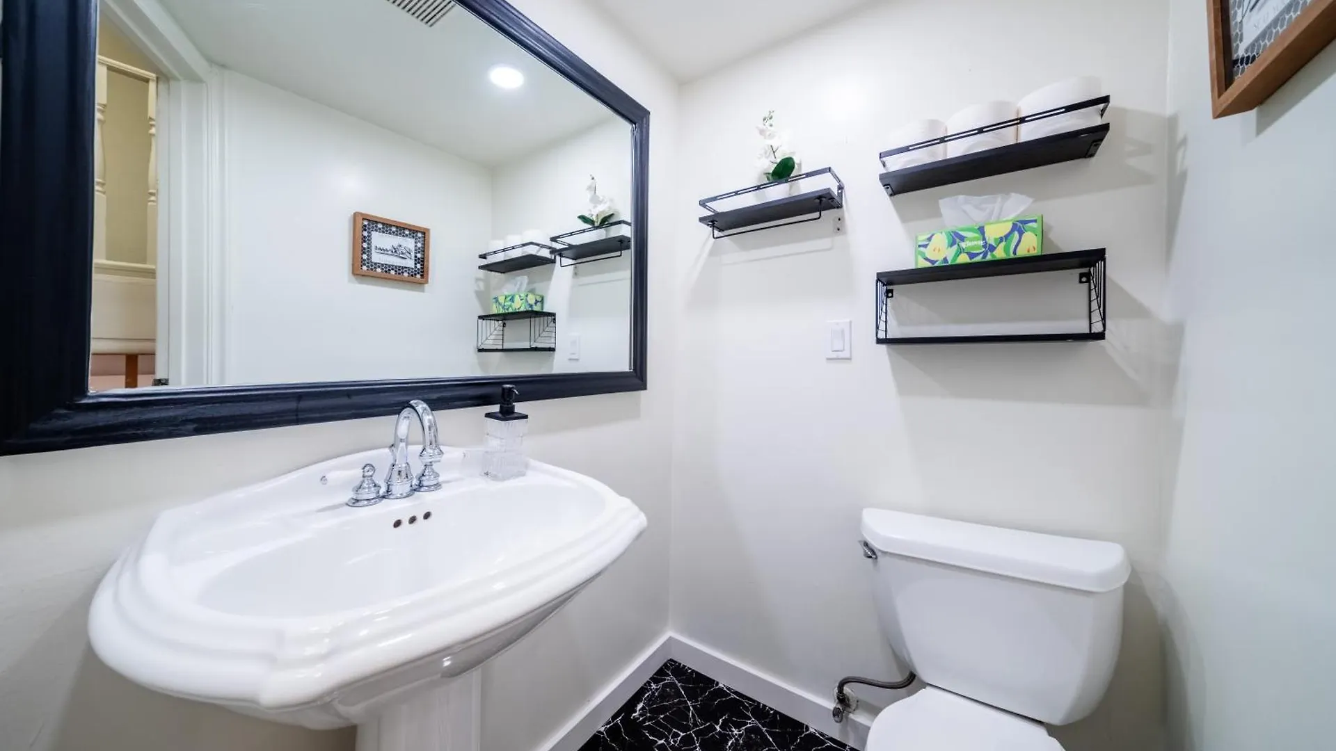 Cozy Lakeview Retreat In سياتل بيت للعطل