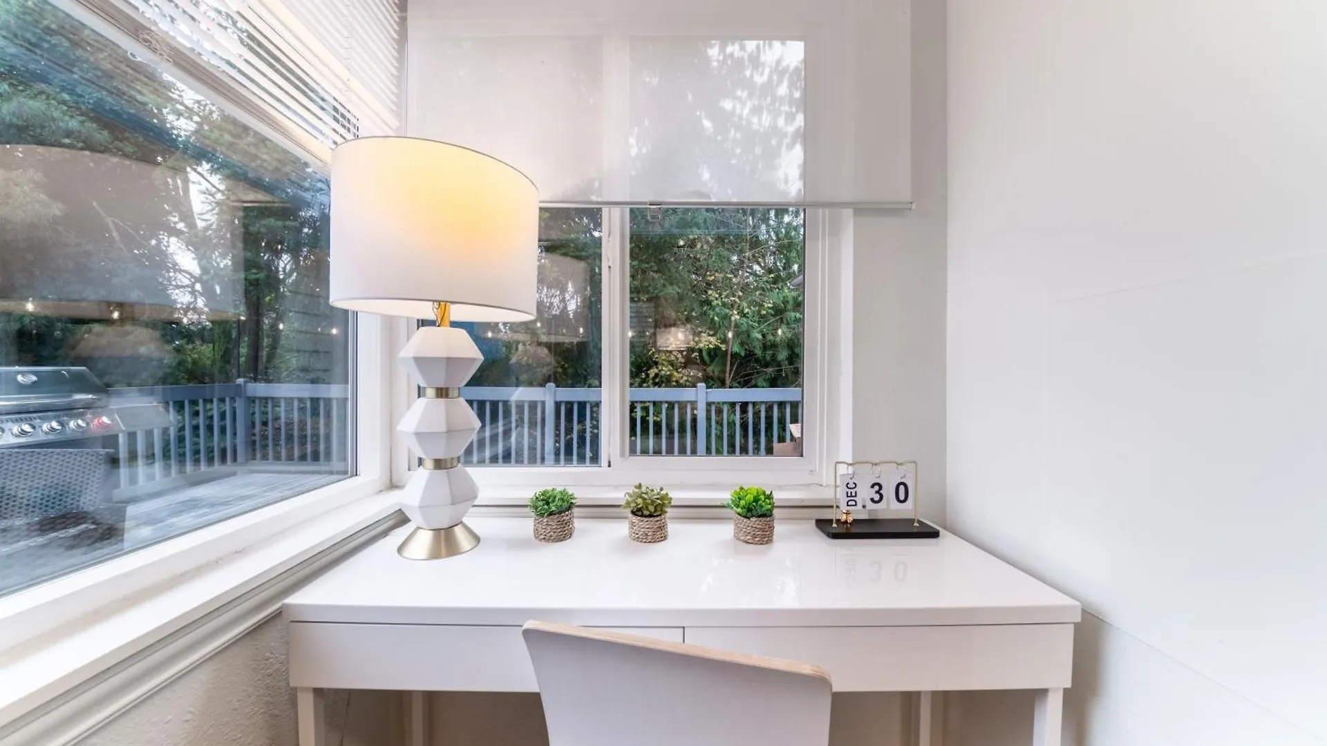 Cozy Lakeview Retreat In سياتل